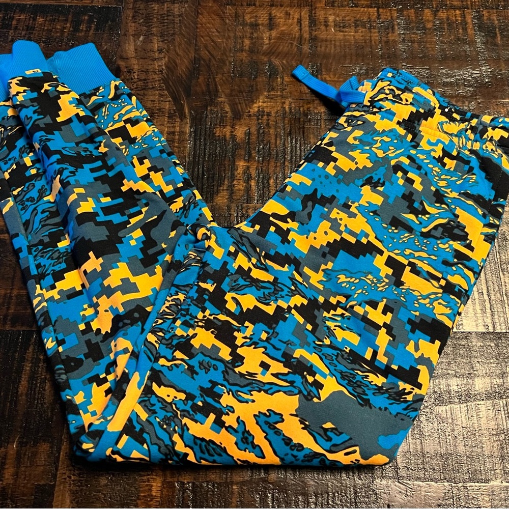 New with tags Youth Large Under Armour Camouflage Joggers - Blue and Orange